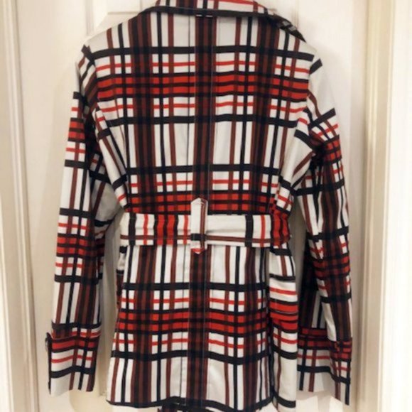 Short Plaid UK Trench Coat - Picture 5 of 6